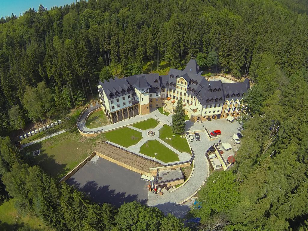 Zamek Luzec Spa & Wellness Resort การ์โลวีวารี ภายนอก รูปภาพ