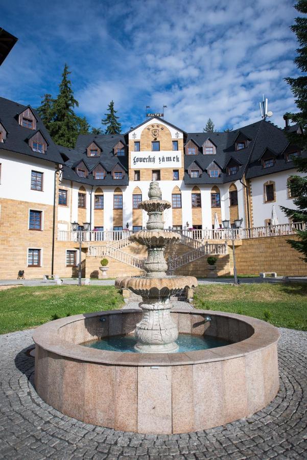 Zamek Luzec Spa & Wellness Resort การ์โลวีวารี ภายนอก รูปภาพ